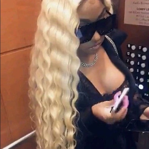 - 💫 ESA 28” BLONDE BODY WAVY LACE FRONT WIG *NEW*